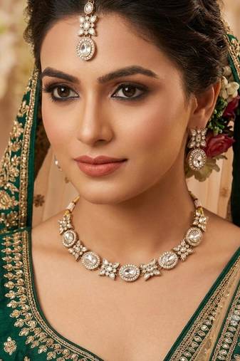 white pink mehndi-plated agate stone necklace set with earrings & maang tikka