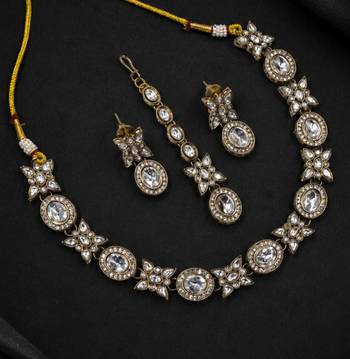 white pink mehndi-plated agate stone necklace set with earrings & maang tikka 2