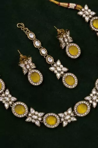 yellow pink mehndi-plated agate stone necklace set with earrings & maang tikka