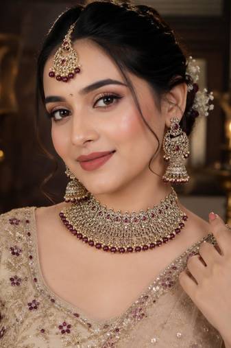 maroon mehndi-plated agate stone necklace set with earrings & maang tikka