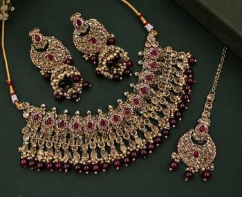 maroon mehndi-plated agate stone necklace set with earrings & maang tikka 2