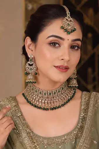 green mehndi-plated agate stone necklace set with earrings & maang tikka