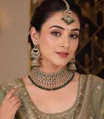 green mehndi-plated agate stone necklace set with earrings & maang tikka