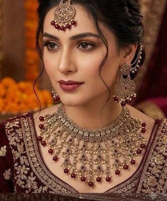 maroon mehndi-plated agate stone necklace set with earrings & maang tikka 1