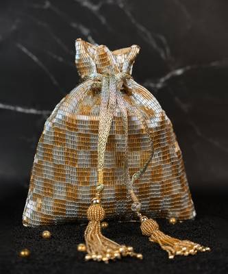 Shades of gold tassel 1
