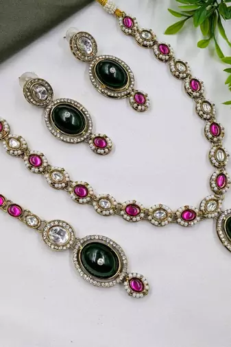 green mehndi-plated agate stone necklace set with earrings & maang tikka