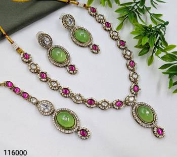 pista mehndi-plated agate stone necklace set with earrings & maang tikka 2