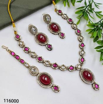 maroon mehndi-plated agate stone necklace set with earrings & maang tikka 2