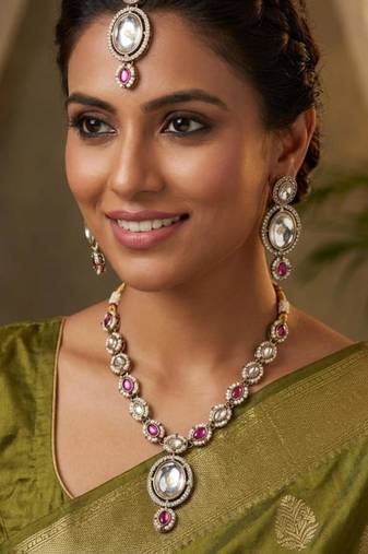 white mehndi-plated agate stone necklace set with earrings & maang tikka