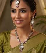 white mehndi-plated agate stone necklace set with earrings & maang tikka