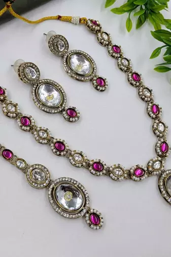 white mehndi-plated agate stone necklace set with earrings & maang tikka