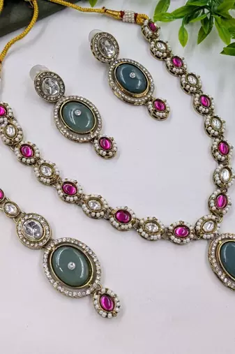 pista matte mehndi-plated agate stone necklace set with earrings & maang tikka