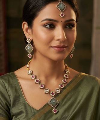 pista mehndi-plated agate stone necklace set with earrings & maang tikka 1