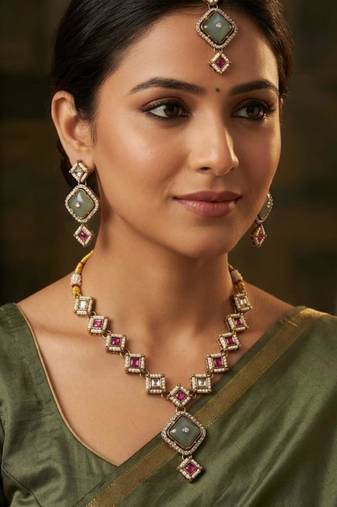 pista mehndi-plated agate stone necklace set with earrings & maang tikka