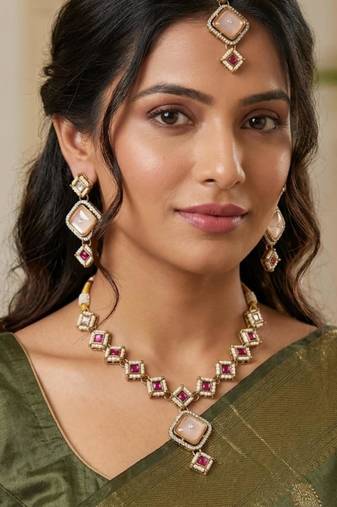 pink mehndi-plated agate stone necklace set with earrings & maang tikka