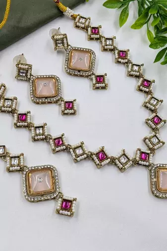 pink mehndi-plated agate stone necklace set with earrings & maang tikka
