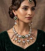 green mehndi-plated agate stone necklace set with earrings & maang tikka
