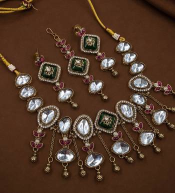 green mehndi-plated agate stone necklace set with earrings & maang tikka 2