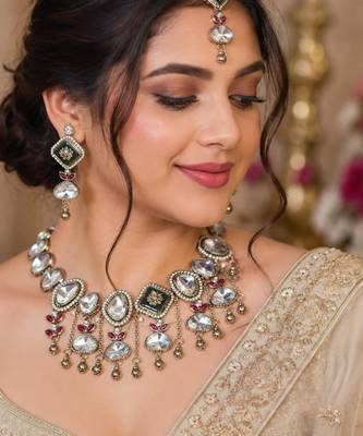  pista mehndi-plated agate stone necklace set with earrings & maang tikka 1