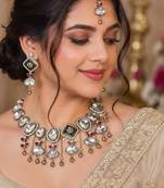  pista mehndi-plated agate stone necklace set with earrings & maang tikka