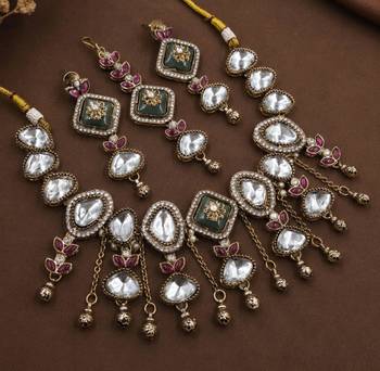  pista mehndi-plated agate stone necklace set with earrings & maang tikka 2