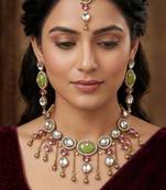 pista mehndi-plated agate stone necklace set with earrings & maang tikka