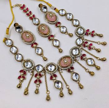 pink mehndi-plated agate stone necklace set with earrings & maang tikka 2