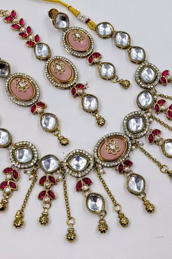 pink mehndi-plated agate stone necklace set with earrings & maang tikka