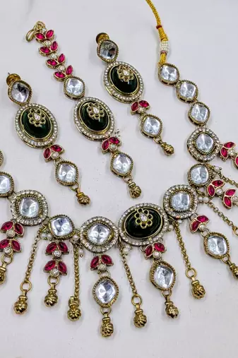 green mehndi-plated agate stone necklace set with earrings & maang tikka