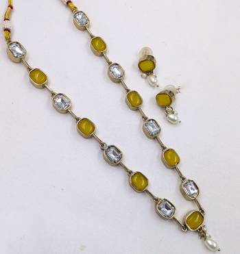 yellow mehndi-plated agate stone necklace set with earrings & kundan 2