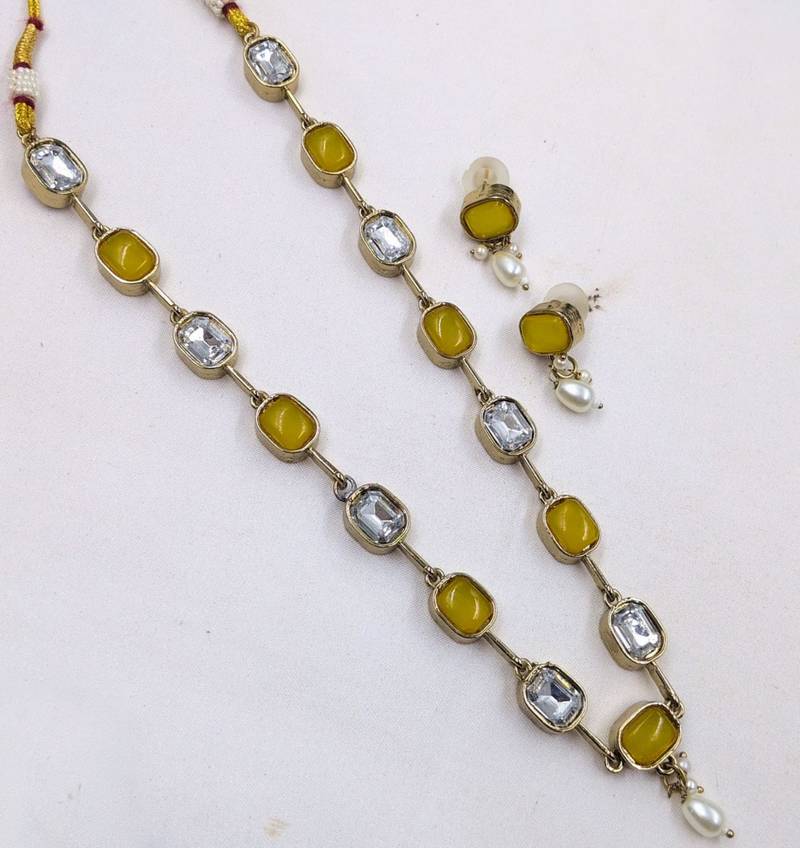 yellow mehndi-plated agate stone necklace set with earrings & kundan
