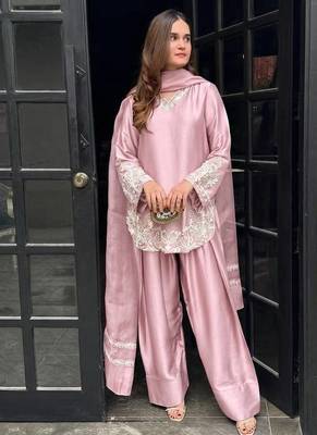 Pink pure crepe silk blend embroidered farshi suit with net dupatta 1