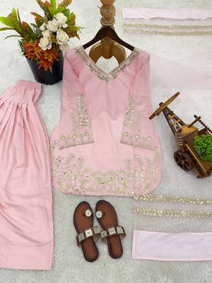 Pink pure crepe silk blend embroidered farshi suit with net dupatta 2