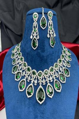 emerald green kundan necklace set with maang tika, earrings  royal zircon bridal jewellery 2