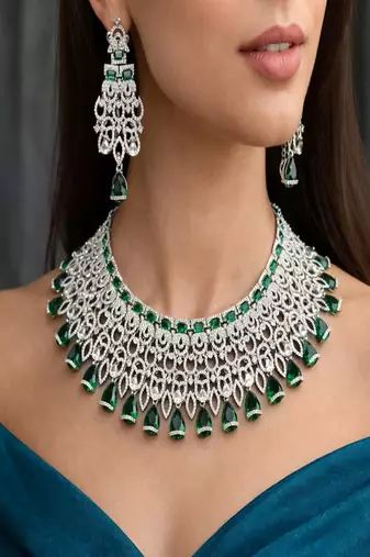 emerald green bridal jewellery set choker dangle earrings maang tikka