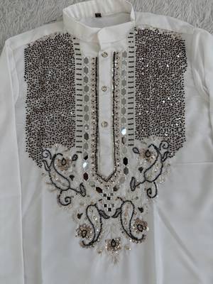 Off white silk blend heavy thread & sequins embroidered kurta with straight pant 3