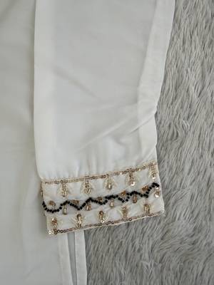 Off white silk blend heavy thread & sequins embroidered kurta with straight pant 5