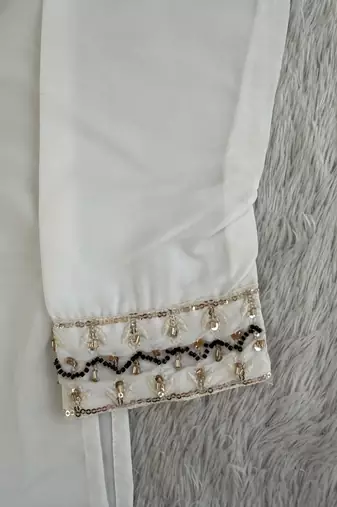 Off white silk blend heavy thread & sequins embroidered kurta with straight pant