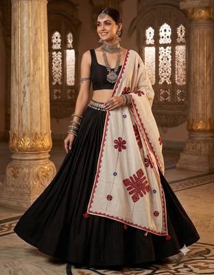 Off-white printed cotton poly patch work dupatta 1