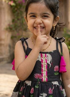 Girls Sleeveless Cotton Kurta & Churidar Salwar Set 3