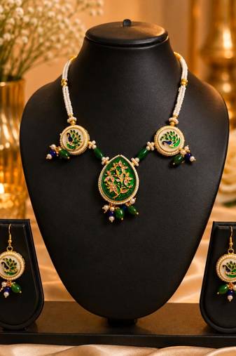 Emerald mayuri pearl set