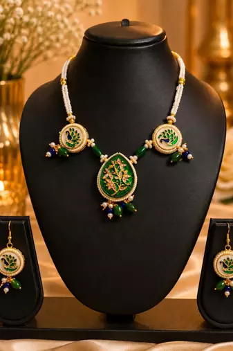 Emerald mayuri pearl set