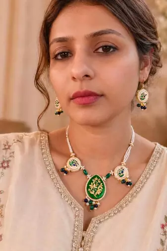 Emerald mayuri pearl set