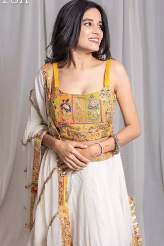 Vintage vibe spaghetti top yellow