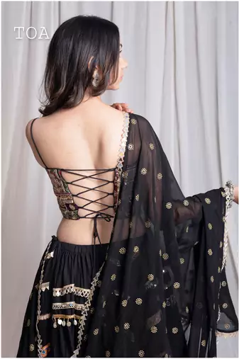 Vintage vibe spaghetti top noodle strap black