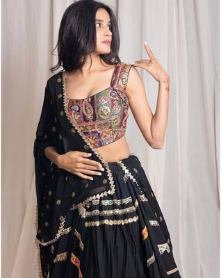 Vintage vibe spaghetti top black ss design 1