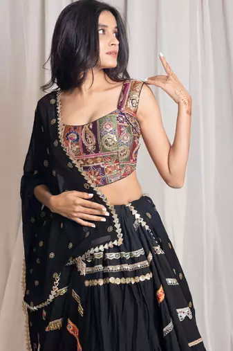 Vintage vibe spaghetti top black ss design