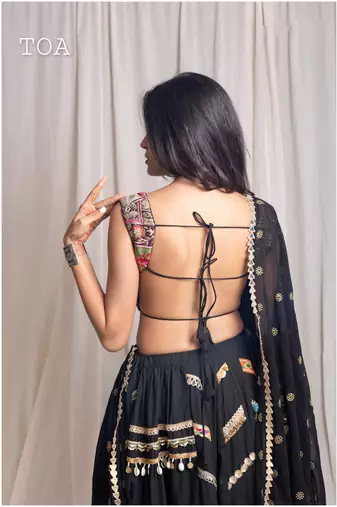 Vintage vibe spaghetti top black ss design