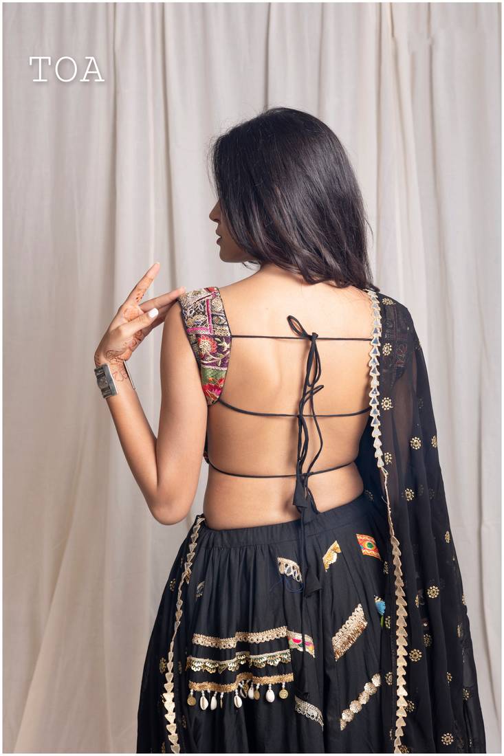 Vintage vibe spaghetti top black ss design