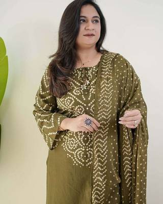 Olive bandhani printed pure cotton straight kurta set with dupatta 4